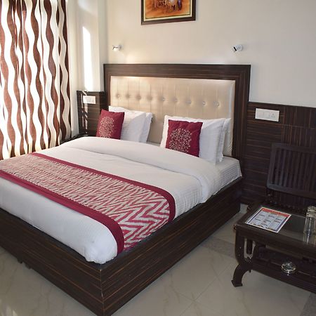 Oyo 10322 Hotel Raja Palace دارامشالا المظهر الخارجي الصورة