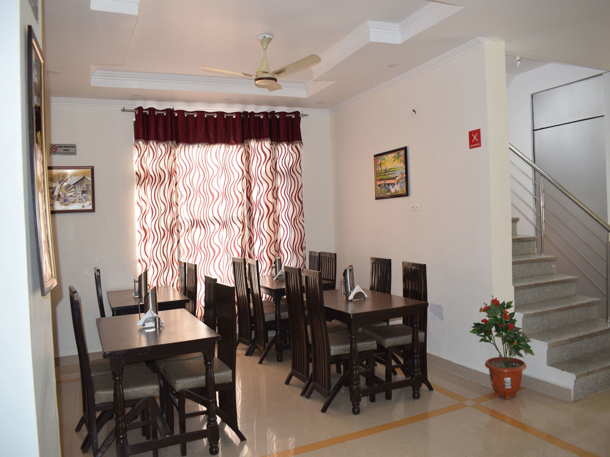 Oyo 10322 Hotel Raja Palace دارامشالا المظهر الخارجي الصورة